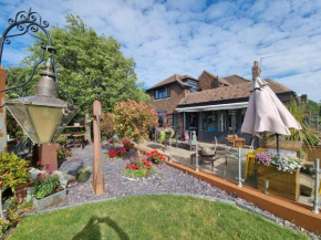 Hotels in Woodmancote